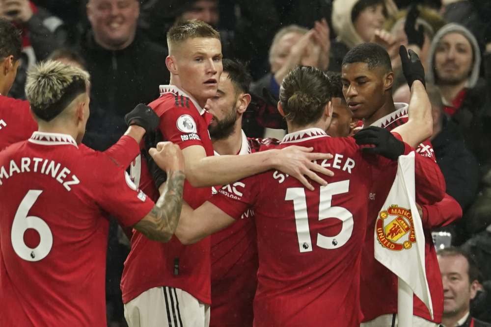 臟！韓國球員故意擡腿踢中張琳芃面部 導致後者滿臉是血.